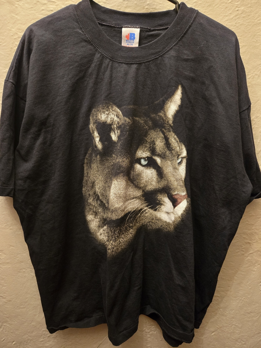 Vintage 90s Cougar Graphic Tee Made in Canada Single Stitch XL